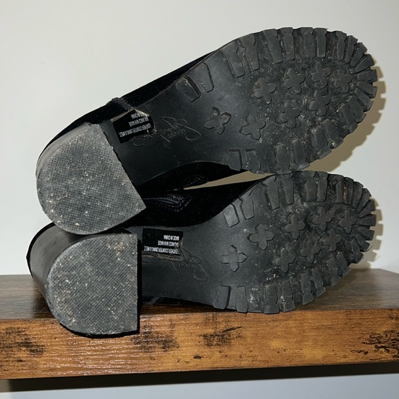 🎉5/$15🎉 BLUE SUEDE CHUNKY HEELED BOOTS (8) - Picture 7 of 16